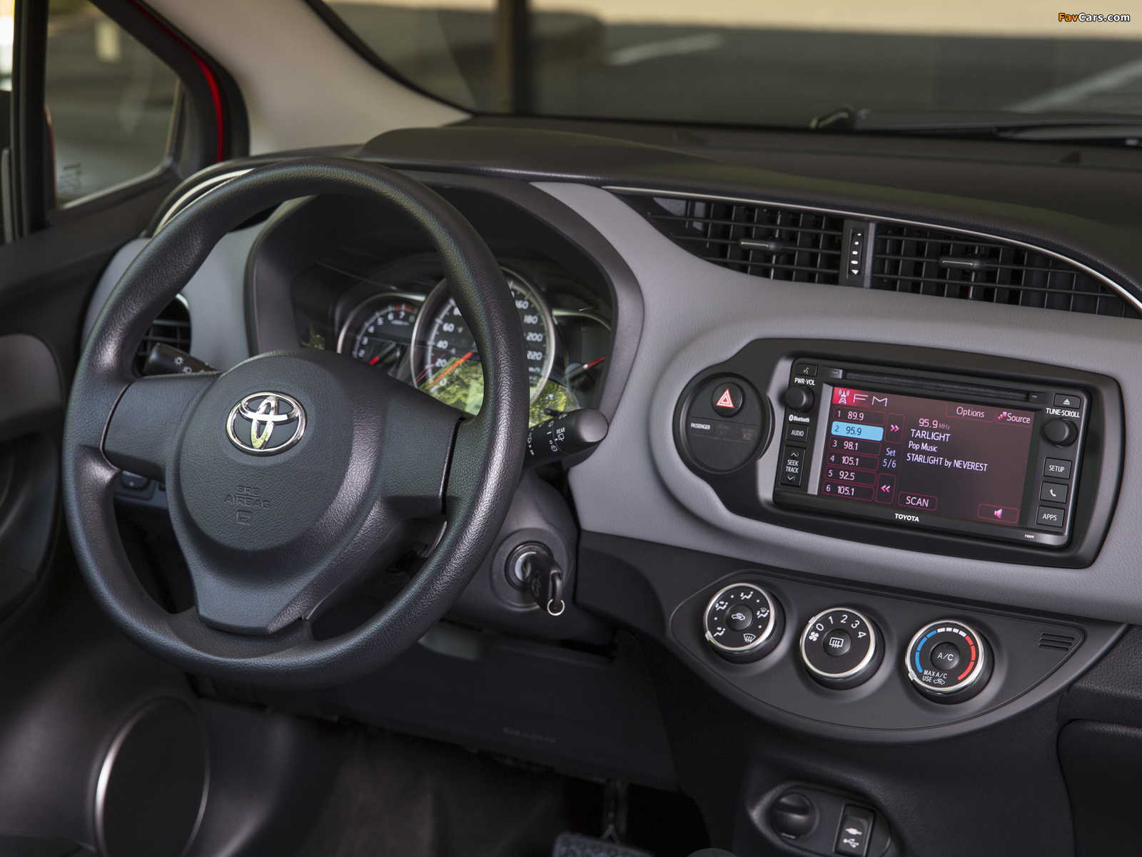 2015 Toyota Yaris LE 5-door US-spec 2014 photos (1600 x 1200)