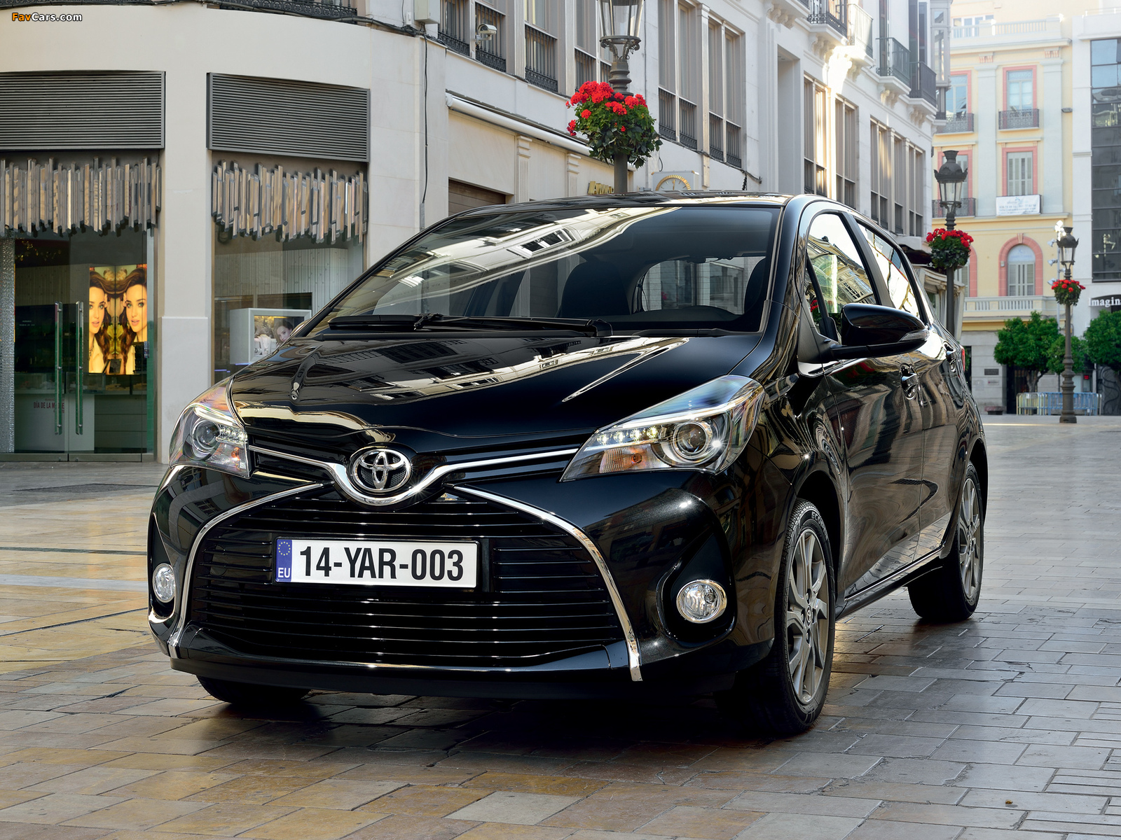 Toyota Yaris 5-door 2014 pictures (1600 x 1200)