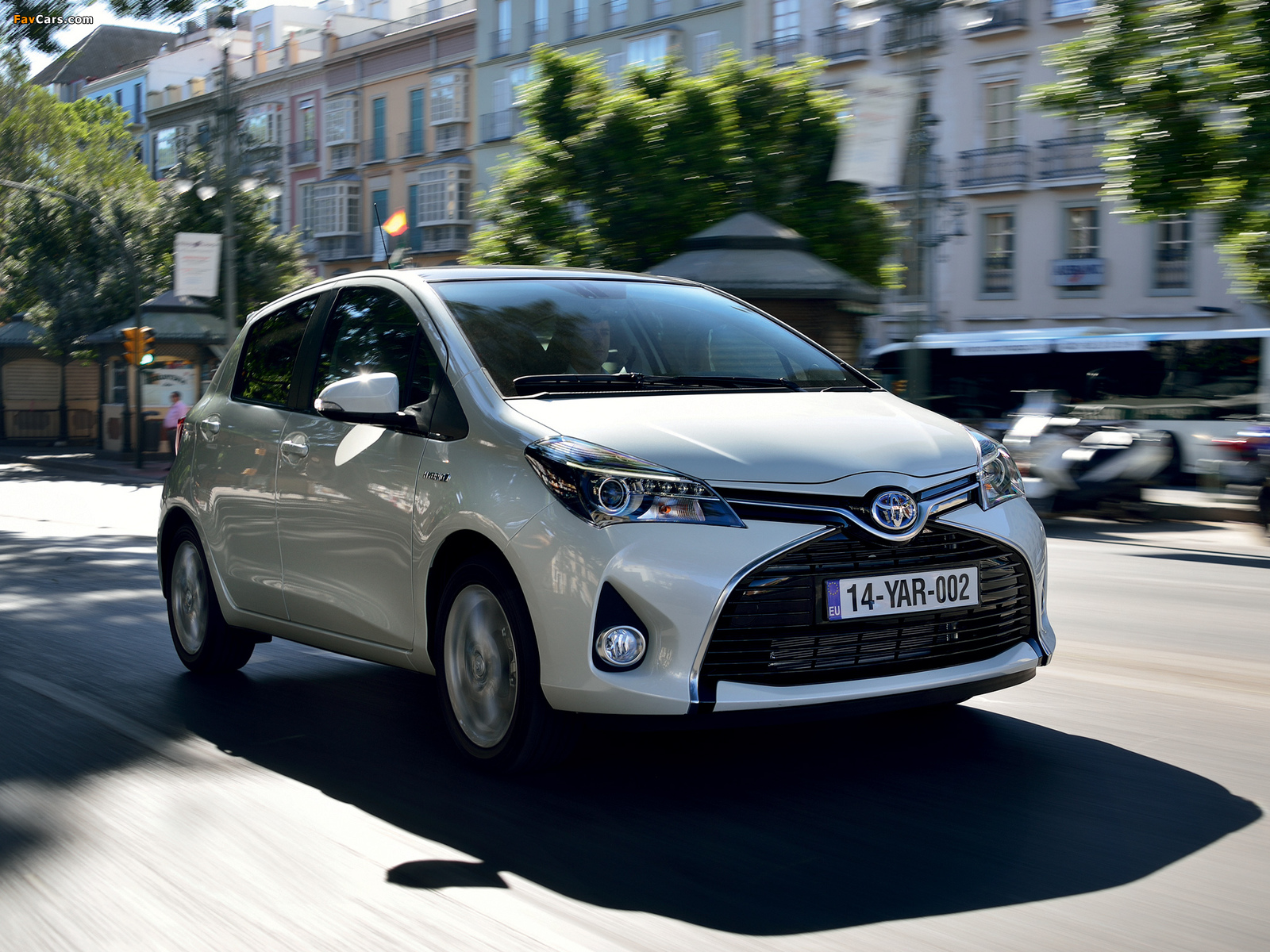 Toyota Yaris Hybrid 2014 pictures (1600 x 1200)
