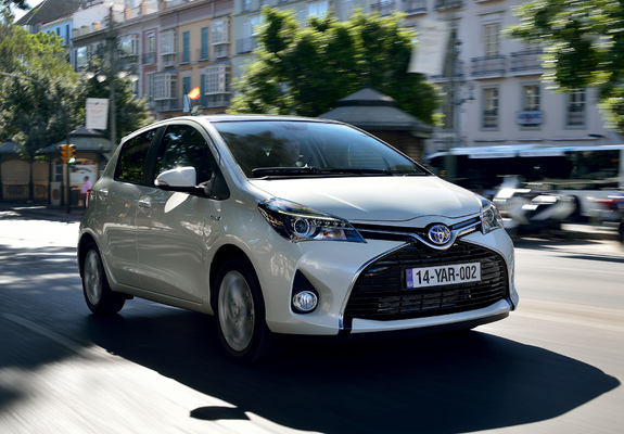 Toyota Yaris Hybrid 2014 pictures