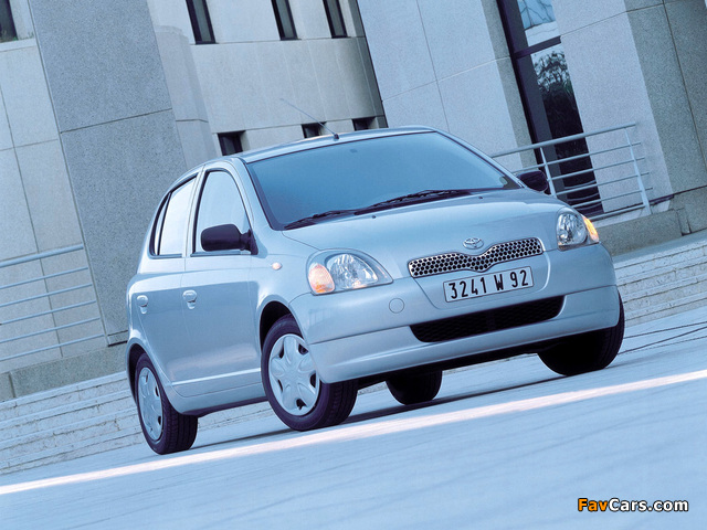 Toyota Yaris 5-door 1999–2003 wallpapers (640 x 480)