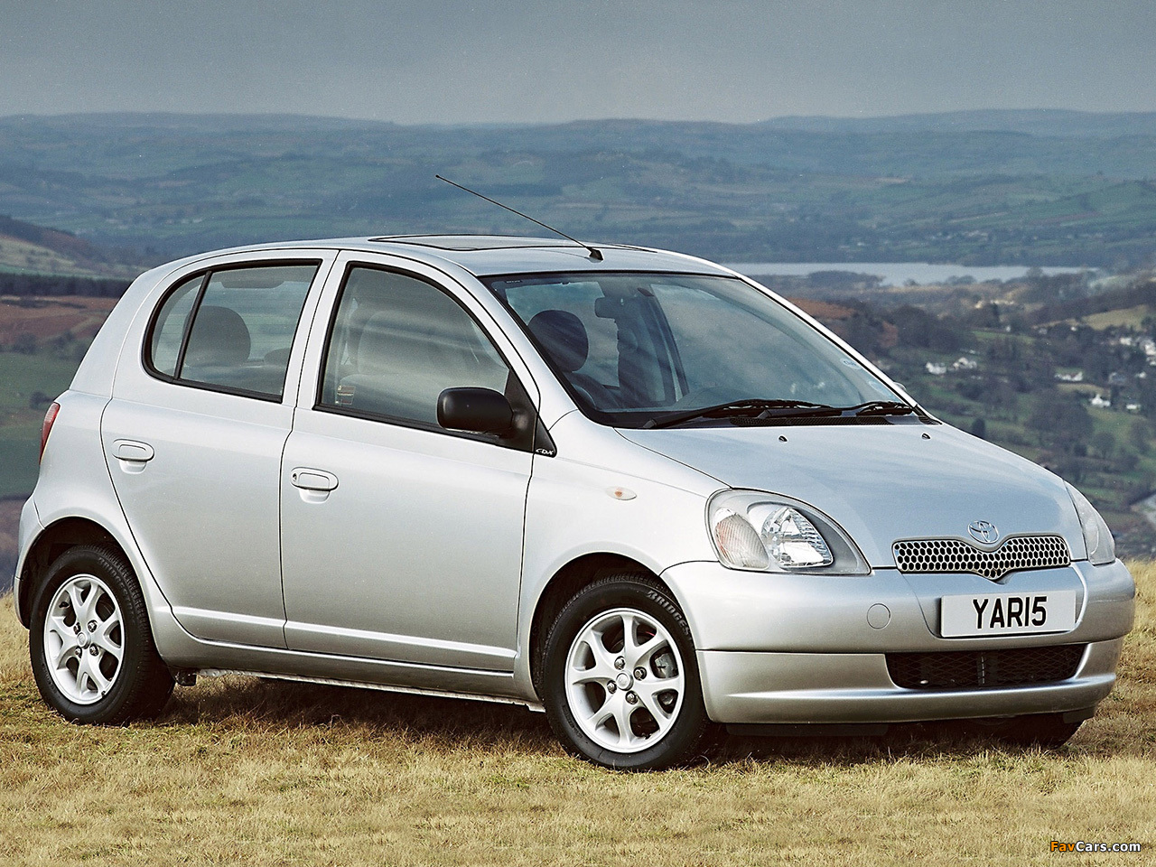 Toyota Yaris 5-door UK-spec 1999–2003 wallpapers (1280 x 960)