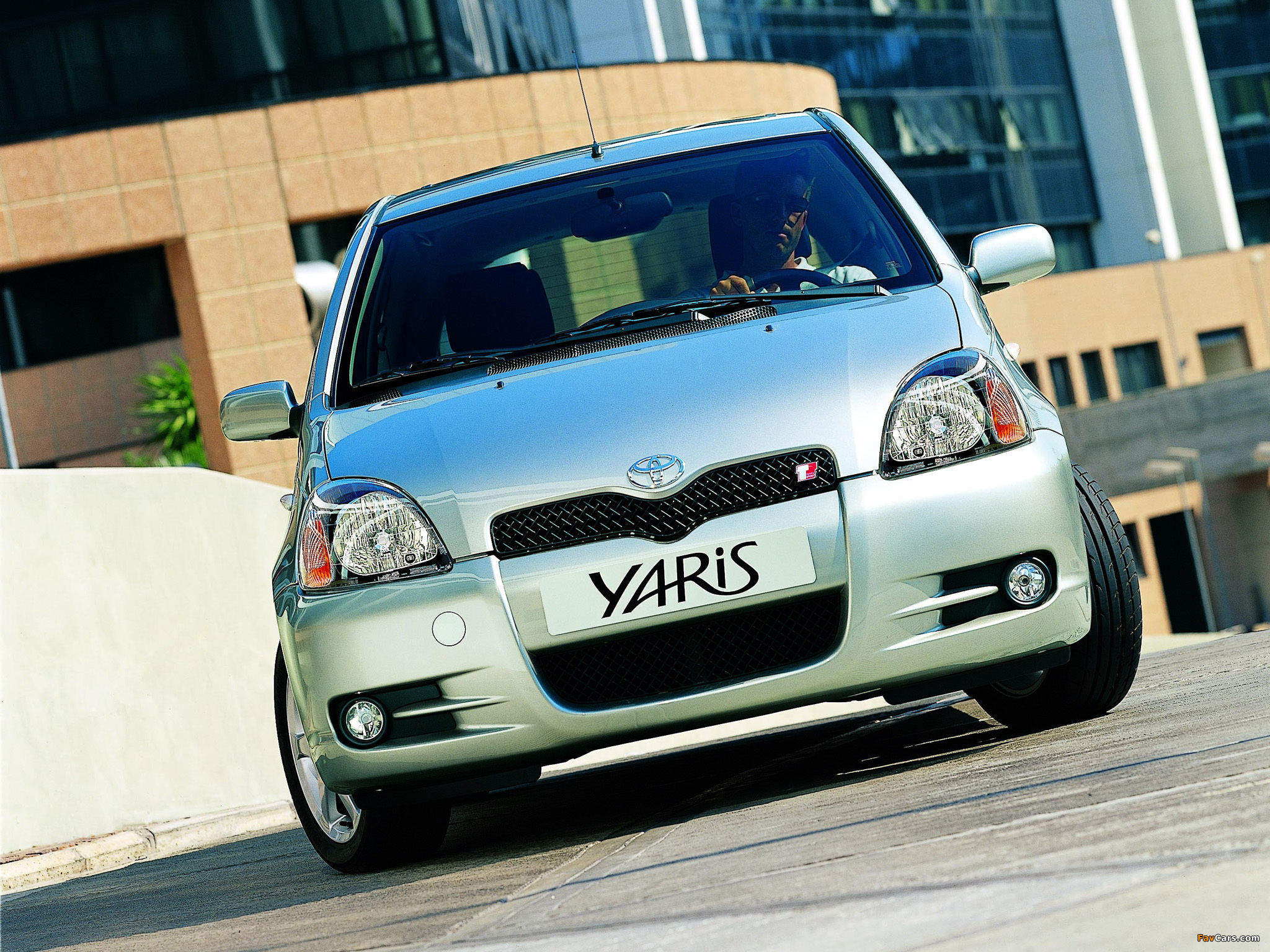 Toyota Yaris T-Sport 2001–03 wallpapers (2048 x 1536)