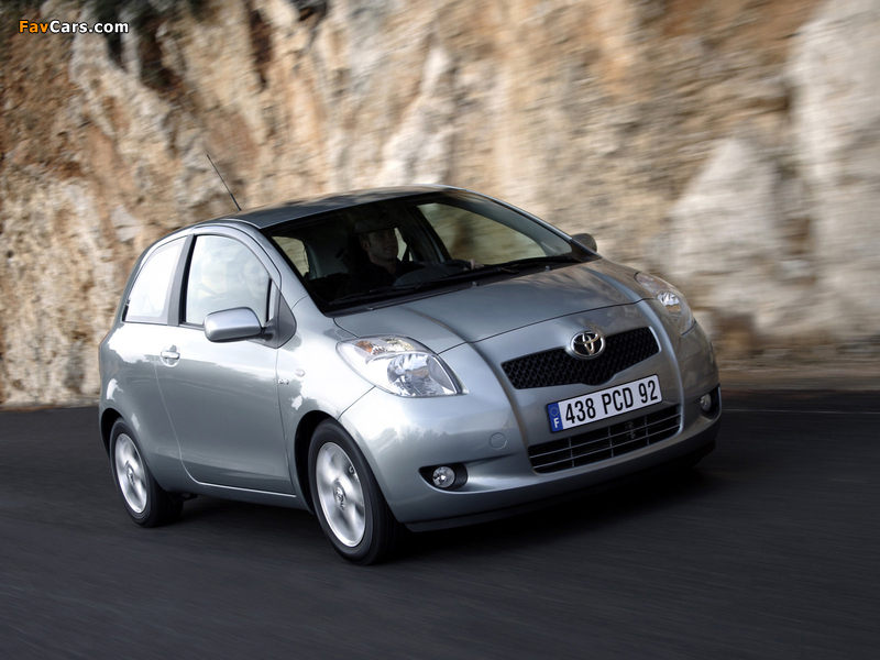 Toyota Yaris 3-door 2005–09 wallpapers (800 x 600)