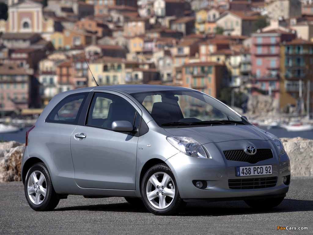 Toyota Yaris 3-door 2005–09 wallpapers (1024 x 768)