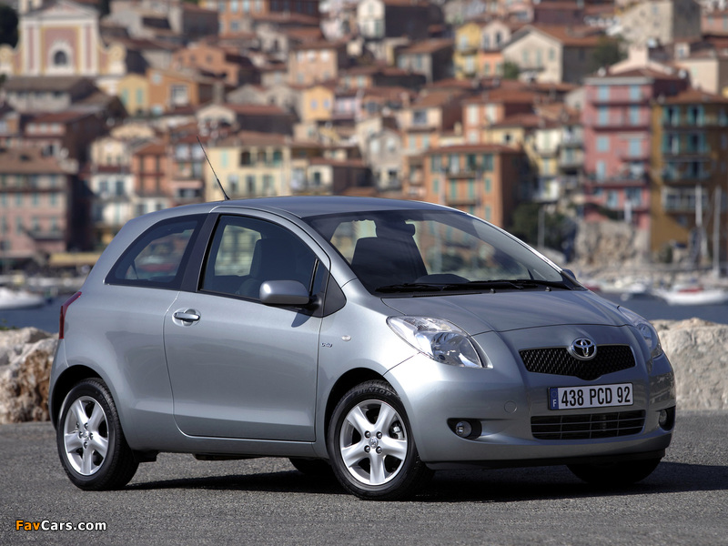 Toyota Yaris 3-door 2005–09 wallpapers (800 x 600)