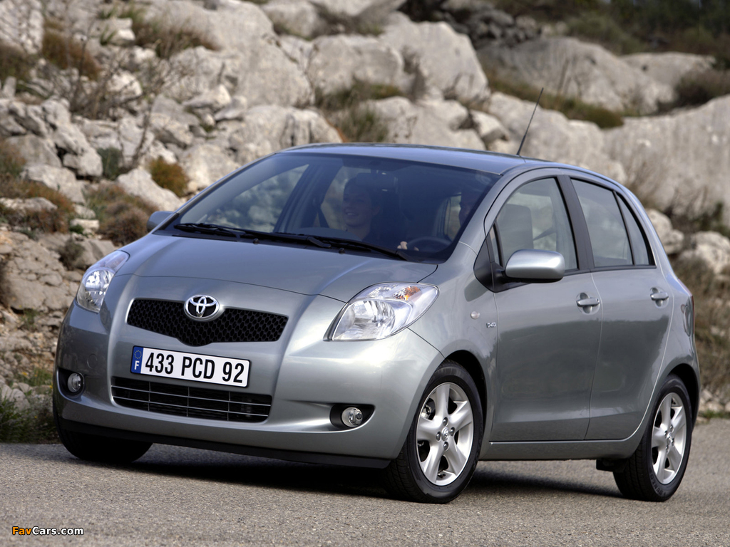 Toyota Yaris 5-door 2005–09 wallpapers (1024 x 768)