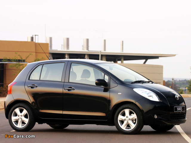 Toyota Yaris 5-door ZA-spec 2005–09 wallpapers (640 x 480)