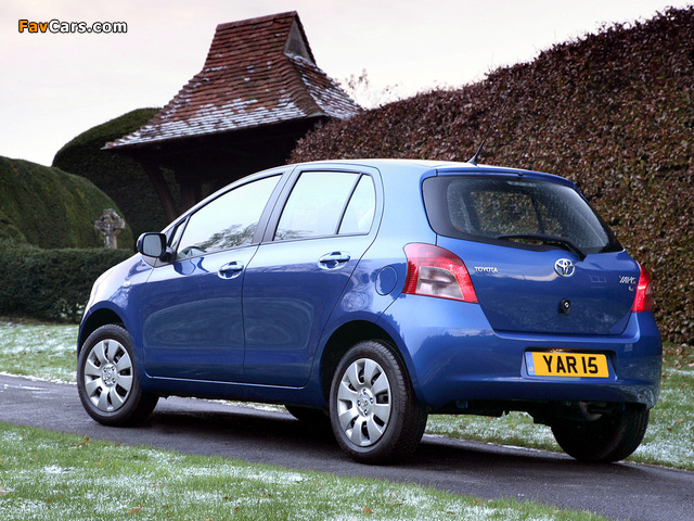 Toyota Yaris 5-door UK-spec 2005–09 wallpapers (640 x 480)