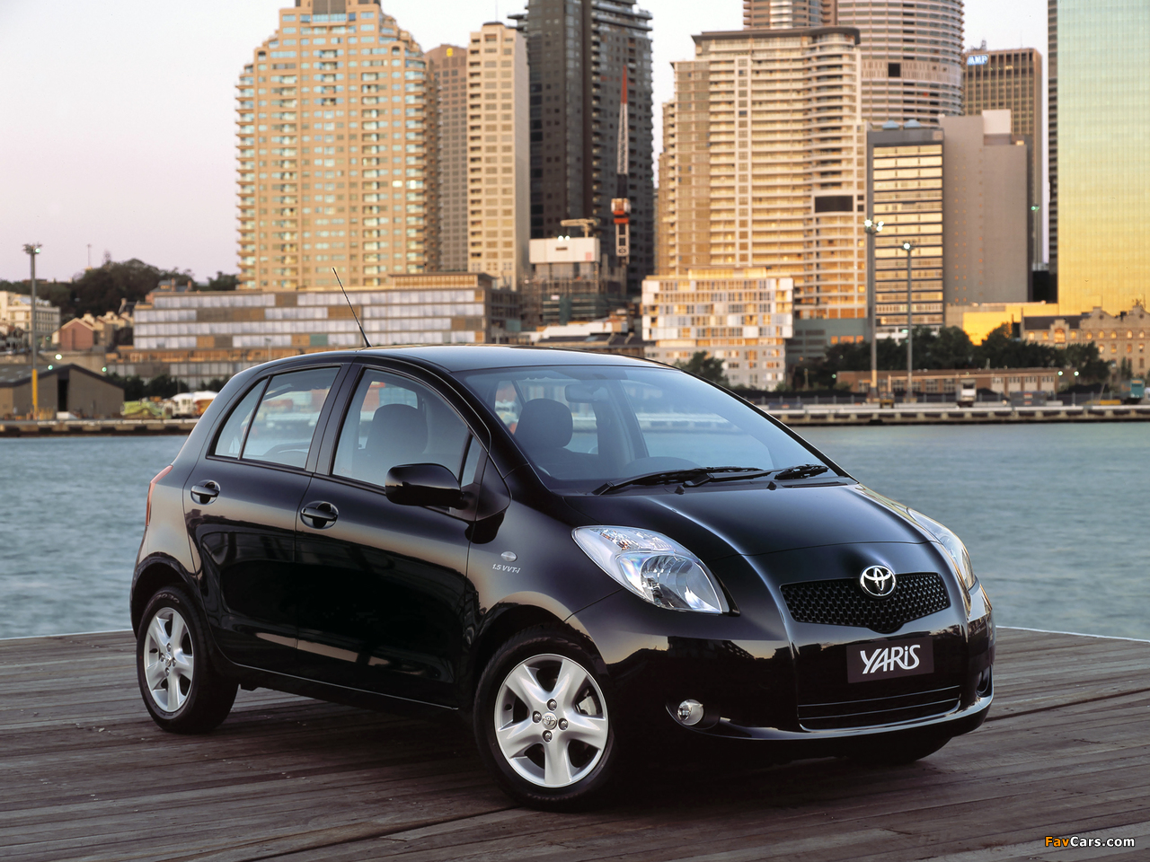 Toyota Yaris YRS 5-door 2006 wallpapers (1280 x 960)