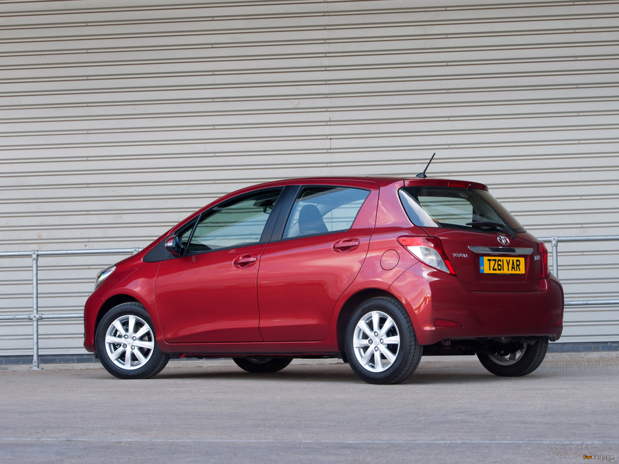 Toyota Yaris T Spirit 5-door UK-spec 2011 wallpapers (2048 x 1536)