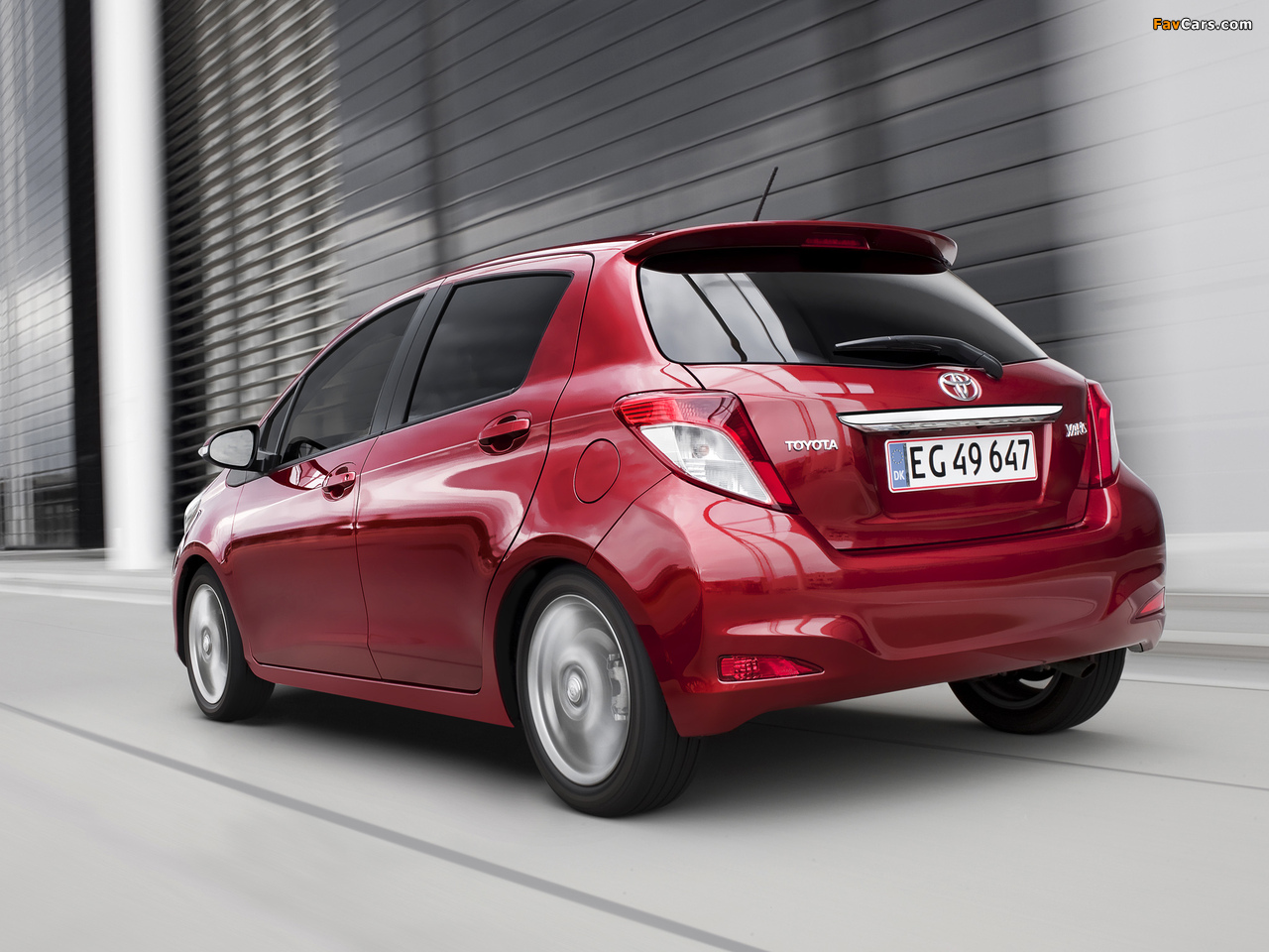 Toyota Yaris 5-door 2011 wallpapers (1280 x 960)