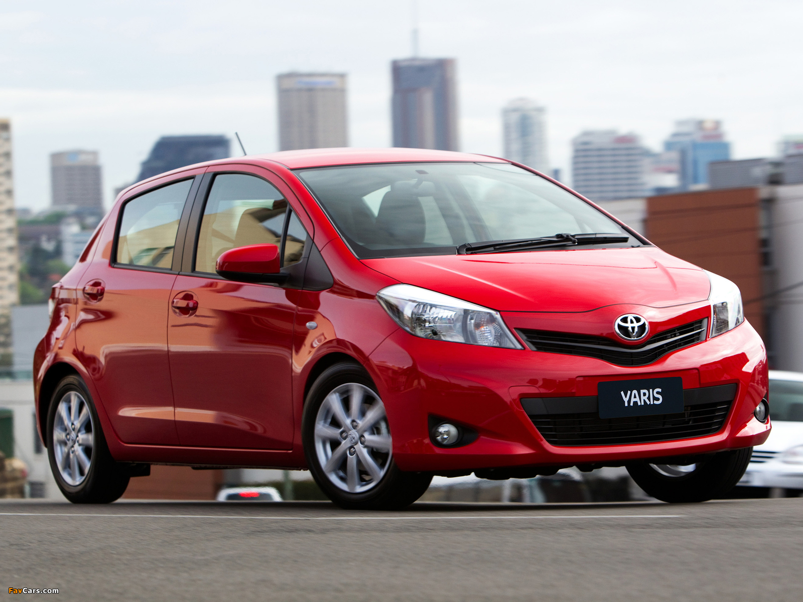 Toyota Yaris 5-door AU-spec 2011 wallpapers (1600 x 1200)