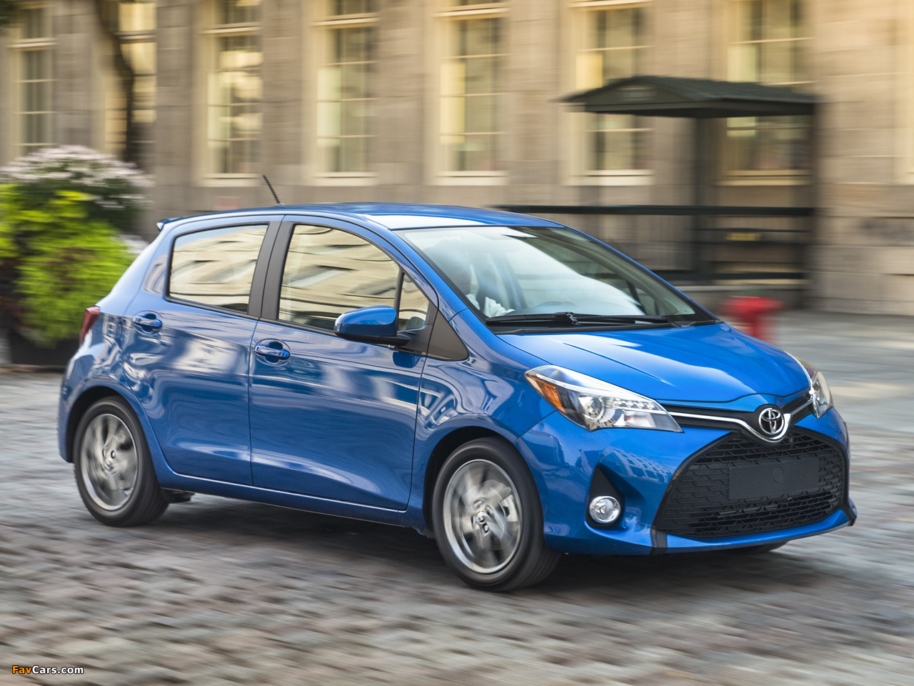 2015 Toyota Yaris SE 5-door US-spec 2014 wallpapers (1280 x 960)