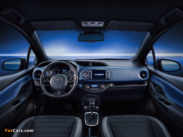 Toyota Yaris Hybrid Bi-Tone 2017 wallpapers (640 x 480)