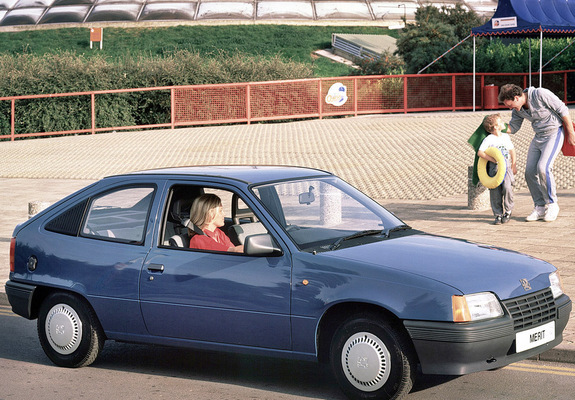 Images of Vauxhall Astra 3-door 1984–91
