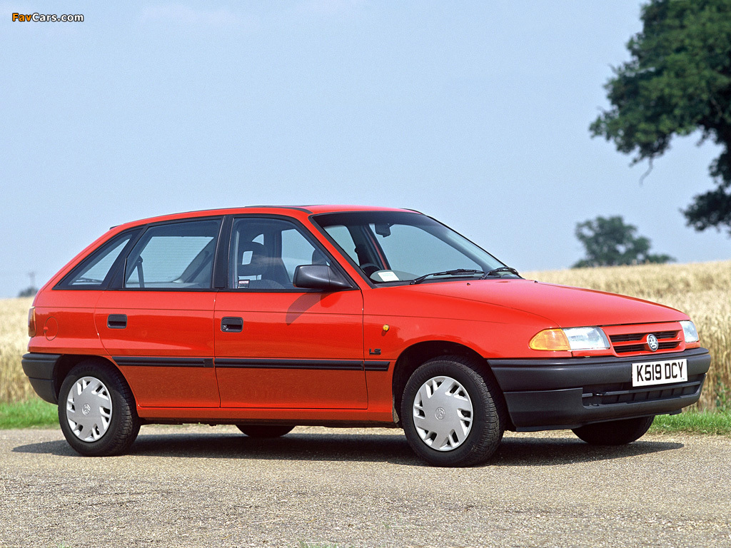 Images of Vauxhall Astra 5-door 1991–98 (1024 x 768)