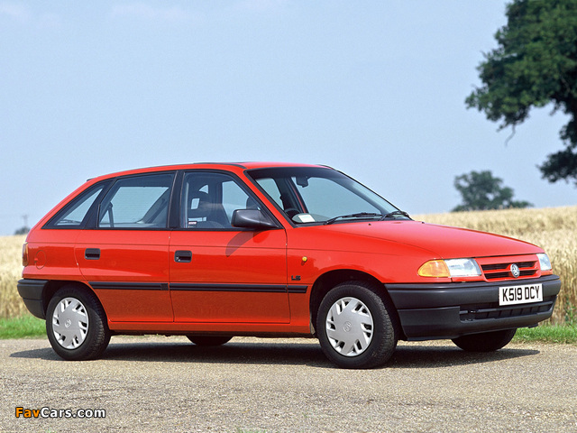 Images of Vauxhall Astra 5-door 1991–98 (640 x 480)