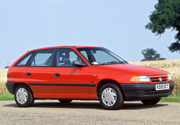 Images of Vauxhall Astra 5-door 1991–98