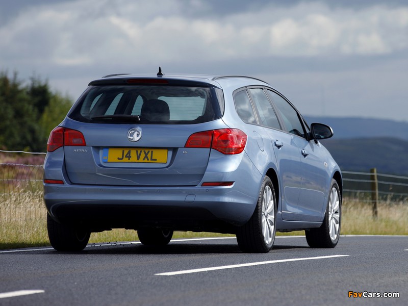 Images of Vauxhall Astra Sports Tourer 2010–12 (800 x 600)