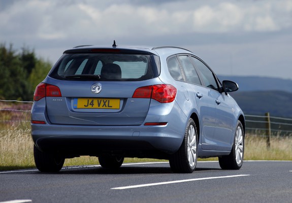 Images of Vauxhall Astra Sports Tourer 2010–12