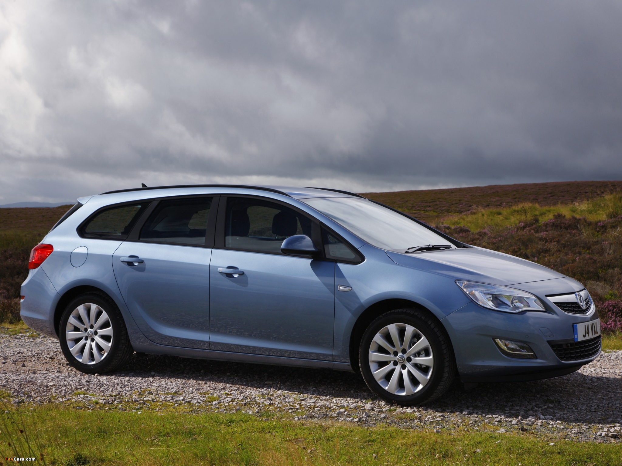 Images of Vauxhall Astra Sports Tourer 2010–12 (2048 x 1536)