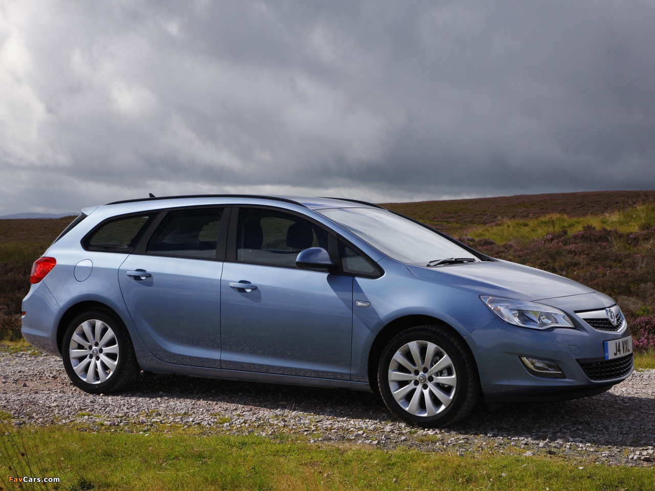 Images of Vauxhall Astra Sports Tourer 2010–12 (1280 x 960)