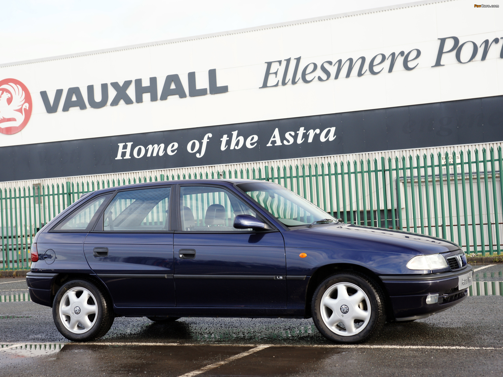 Photos of Vauxhall Astra 5-door 1991–98 (2048 x 1536)