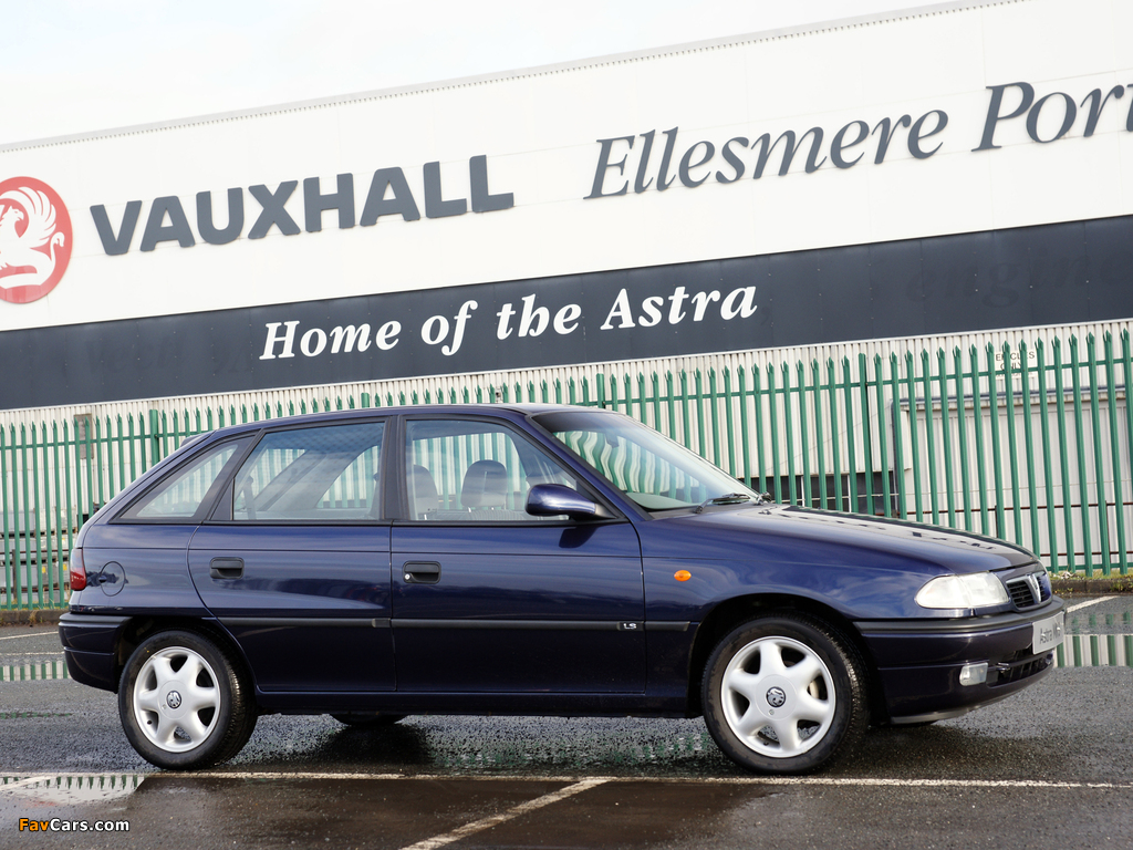 Photos of Vauxhall Astra 5-door 1991–98 (1024 x 768)