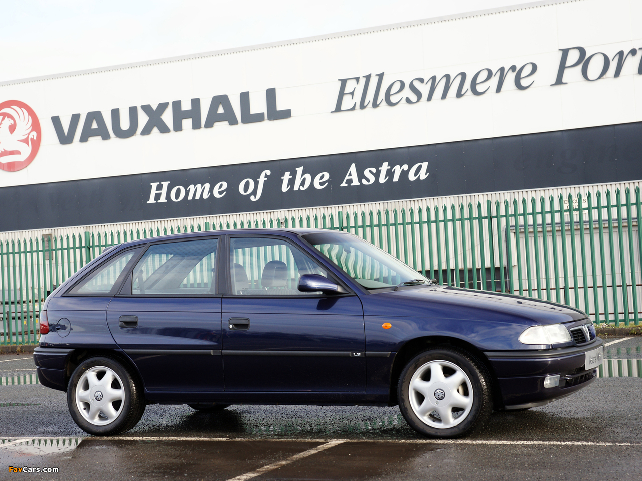 Photos of Vauxhall Astra 5-door 1991–98 (1280 x 960)