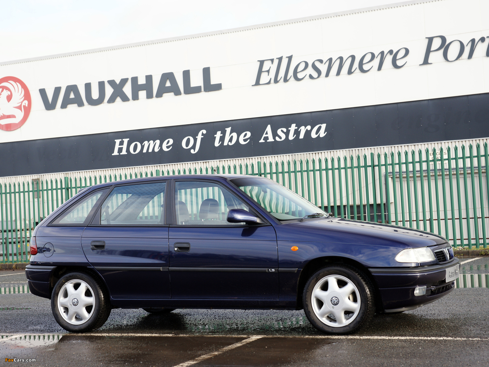 Photos of Vauxhall Astra 5-door 1991–98 (1600 x 1200)