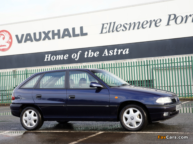 Photos of Vauxhall Astra 5-door 1991–98 (640 x 480)