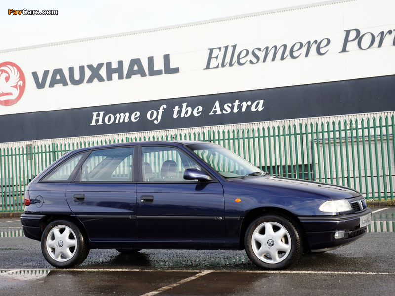 Photos of Vauxhall Astra 5-door 1991–98 (800 x 600)
