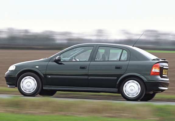 Photos of Vauxhall Astra 5-door 1998–2004