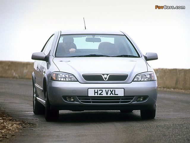 Pictures of Vauxhall Astra Coupe 2000–05 (640 x 480)