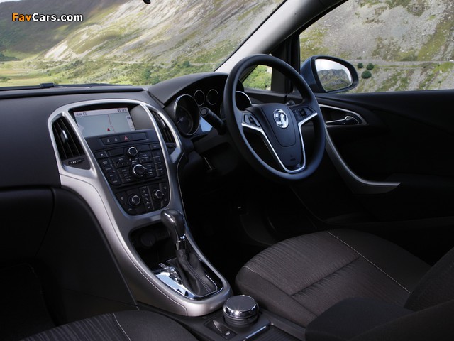 Pictures of Vauxhall Astra Sports Tourer 2010–12 (640 x 480)