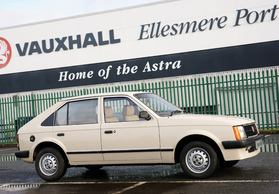 Vauxhall Astra 5-door 1980–84 images