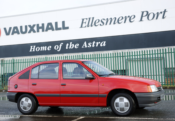 Vauxhall Astra 5-door 1984–91 wallpapers