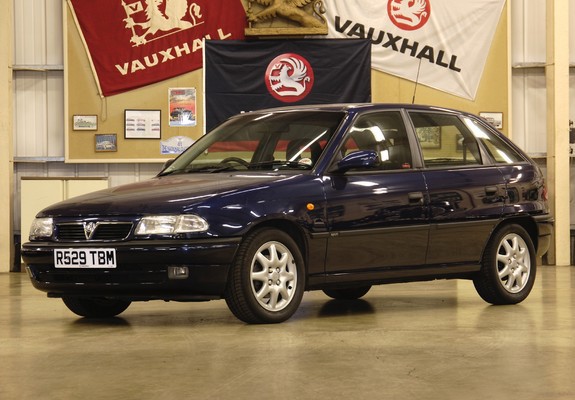 Vauxhall Astra 5-door 1991–98 pictures