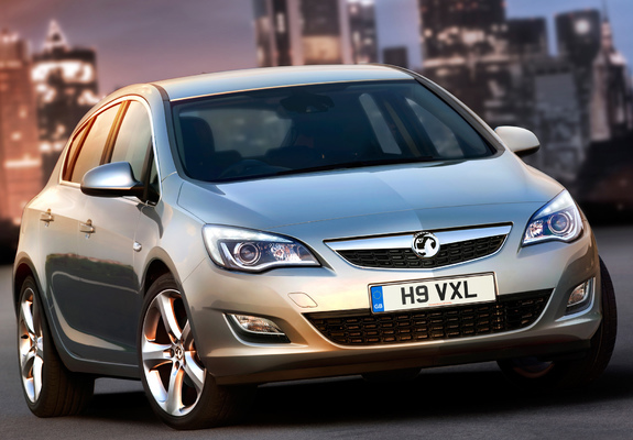 Vauxhall Astra 2009–12 pictures