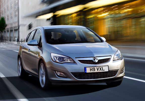 Vauxhall Astra 2009–12 pictures