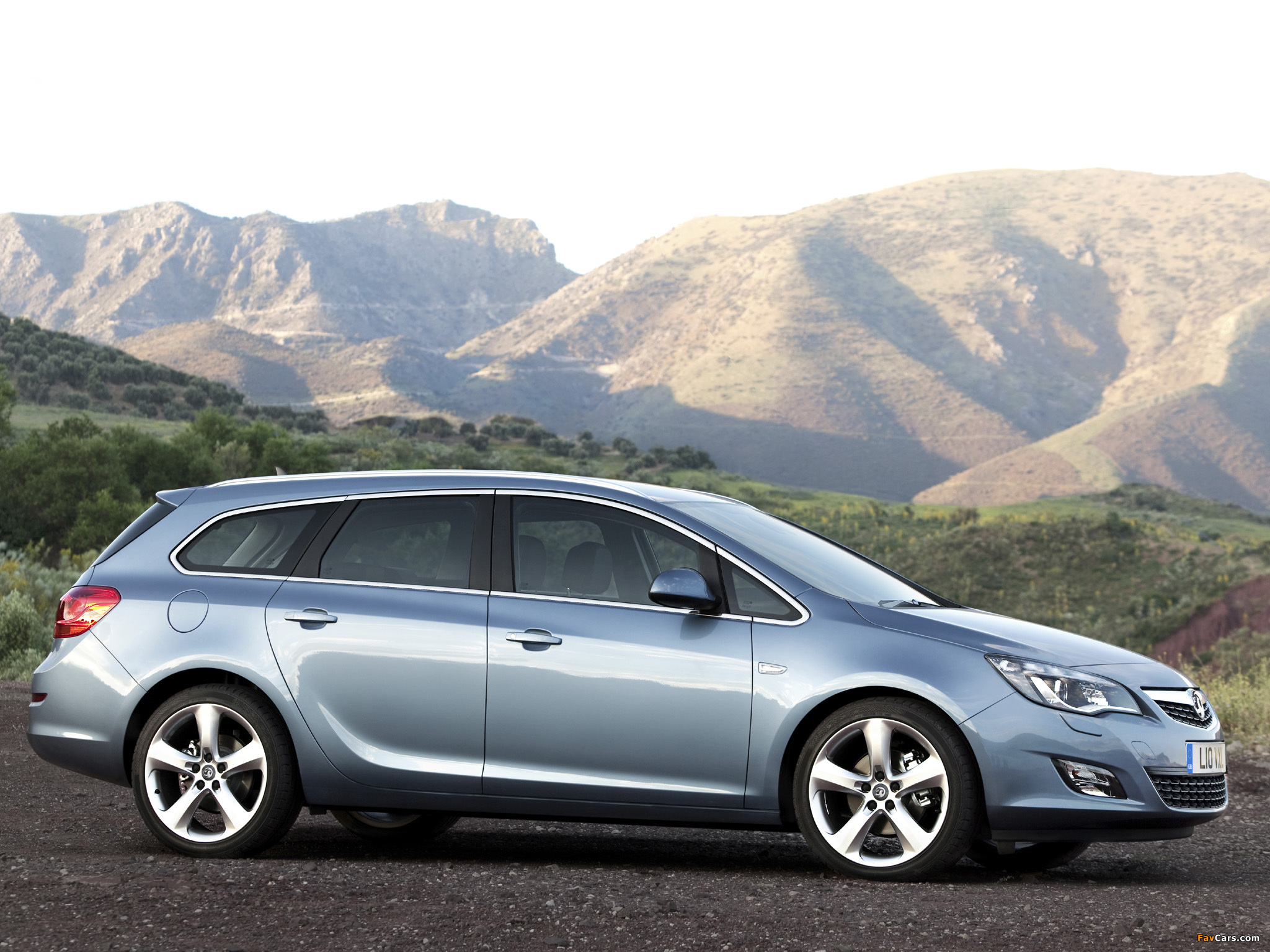 Vauxhall Astra Sports Tourer 2010–12 images (2048 x 1536)