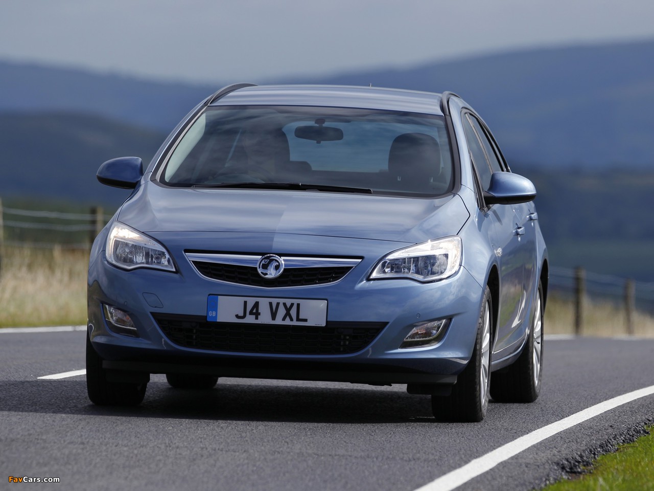 Vauxhall Astra Sports Tourer 2010–12 photos (1280 x 960)