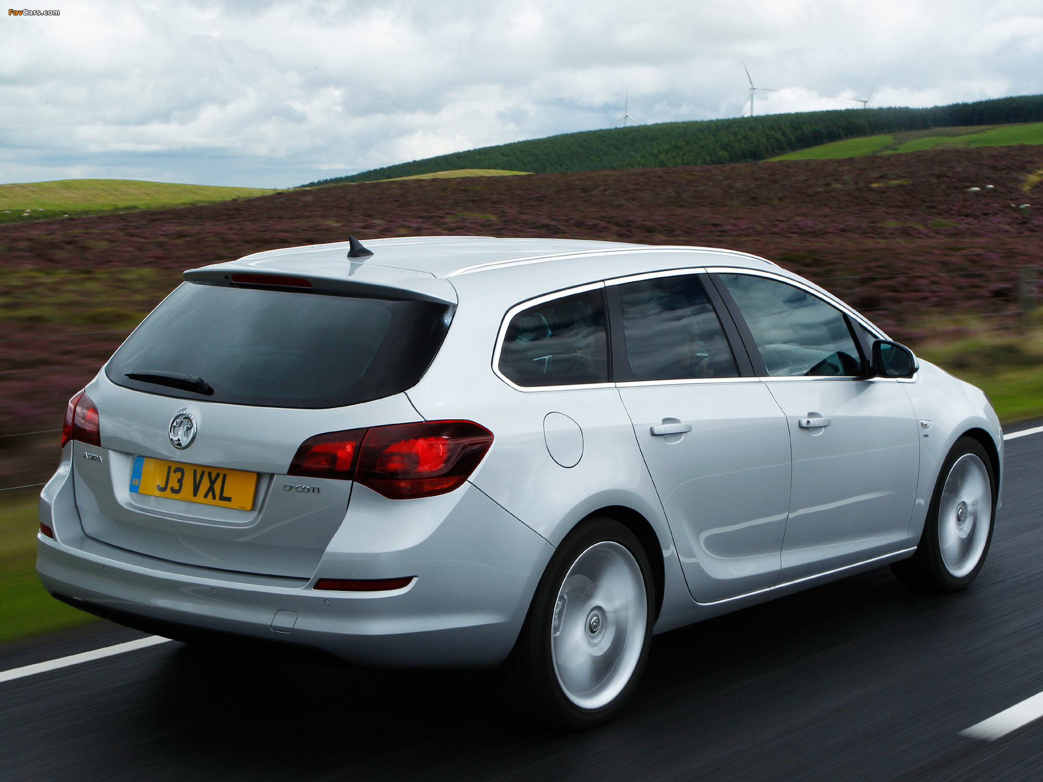 Vauxhall Astra Sports Tourer 2010 wallpapers (2048 x 1536)