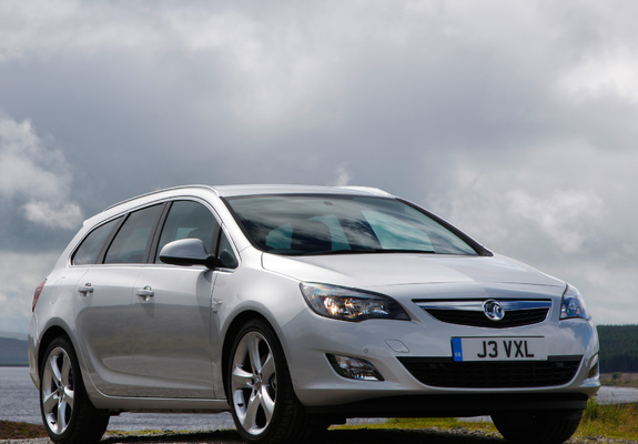 Vauxhall Astra Sports Tourer 2010–12 wallpapers
