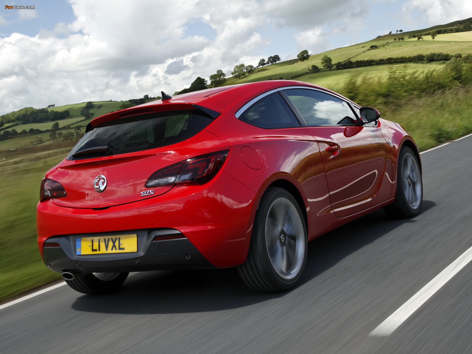 Vauxhall Astra GTC 2011 wallpapers (1600 x 1200)