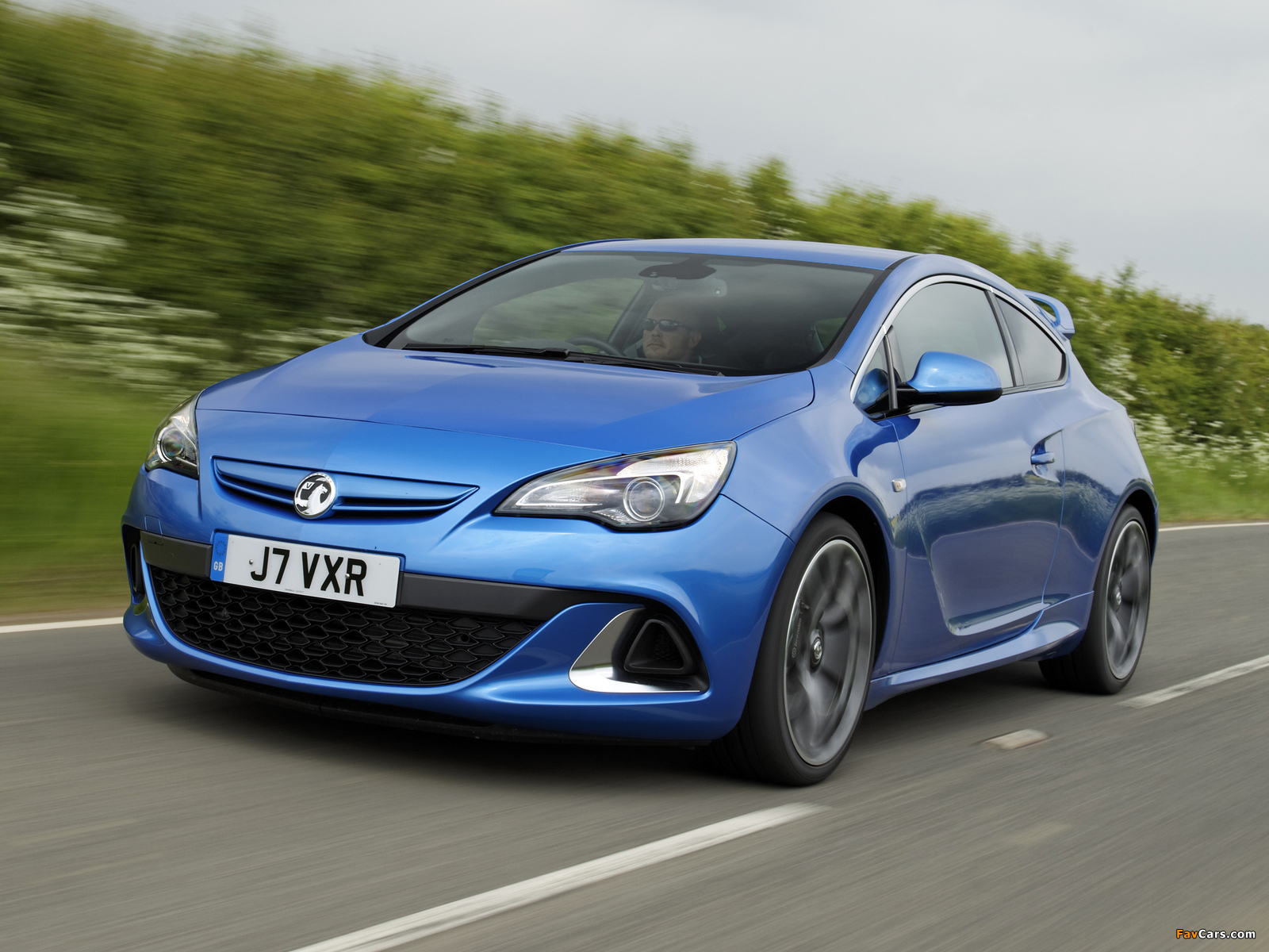 Vauxhall Astra VXR 2012 wallpapers (1600 x 1200)