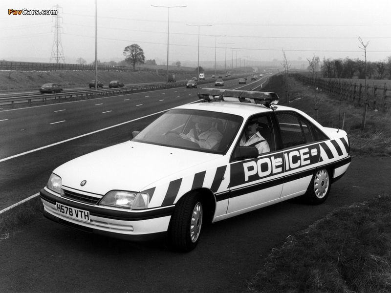 Vauxhall Carlton 2.6i Police 1990–94 pictures (800 x 600)