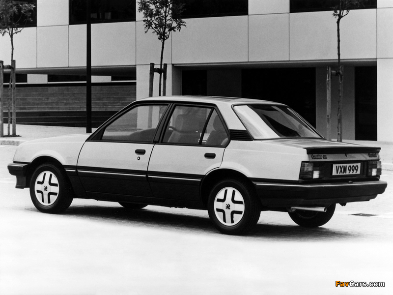Pictures of Vauxhall Cavalier SR Saloon 1982–88 (800 x 600)