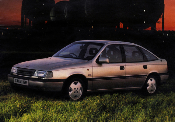 Pictures of Vauxhall Cavalier CD Hatchback 1988–92
